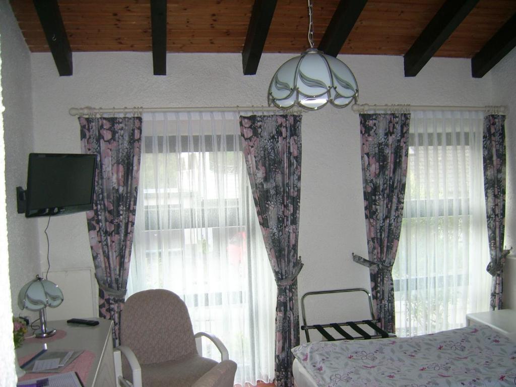 Gaestehaus Hochrhoenblick Schönau an der Brend Стая снимка