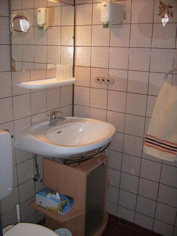 Gaestehaus Hochrhoenblick Schönau an der Brend Стая снимка